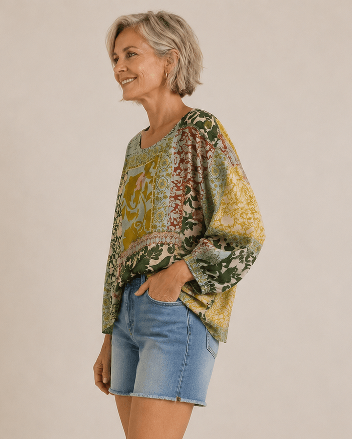 Relaxed mosaic print blouse, round neck, long sleeves with elastic cuffs