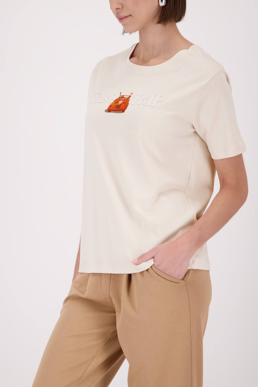Cream convertible T-shirt, crew neck, orange graphic logo on chest