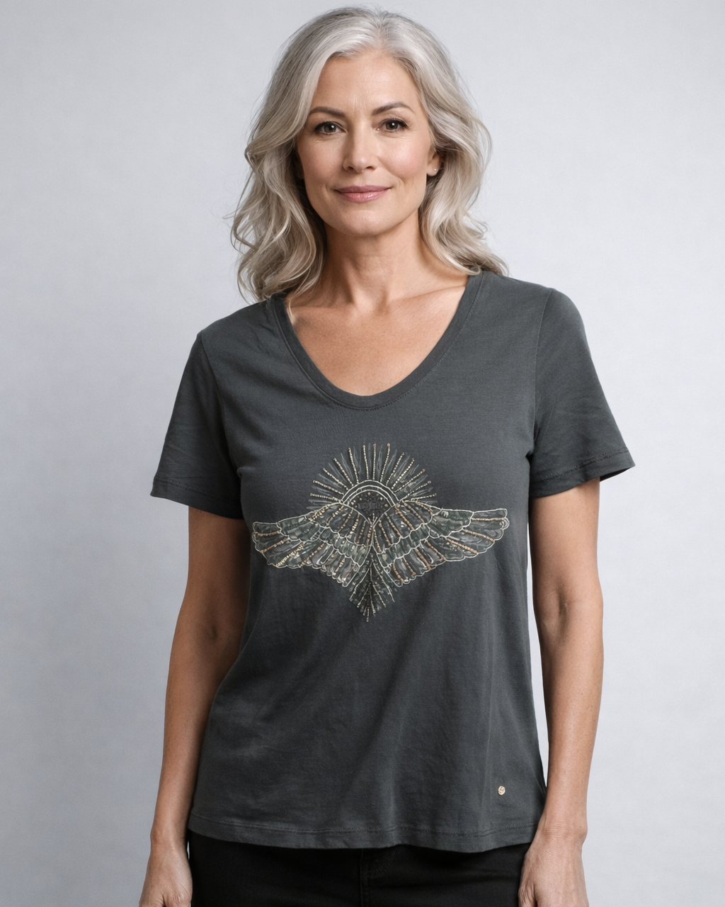 Mos Mosh Model wearing a dark gray t-shirt with a geometric design on a plain background