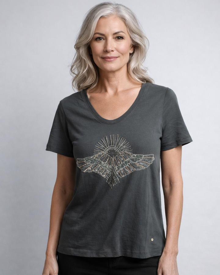 Mos Mosh Model wearing a dark gray t-shirt with a geometric design on a plain background