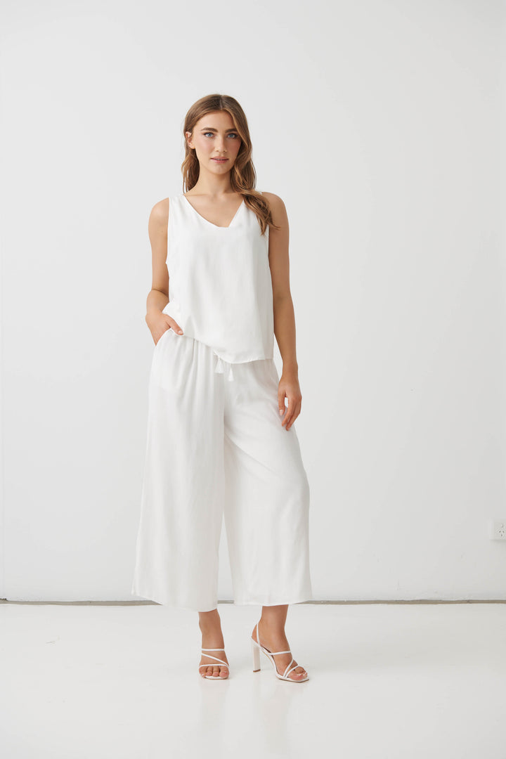 Holmes &amp; Fallon Swing V Neck Top  White