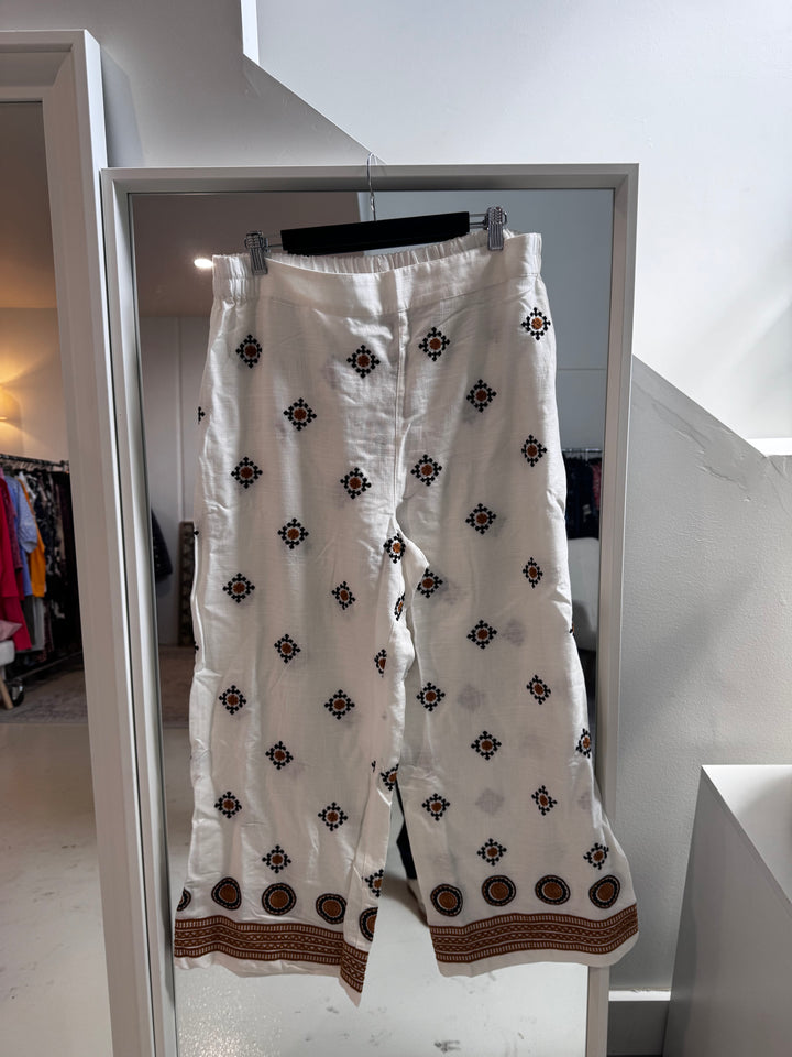 Well Crafted Pant -  Embroided Linen