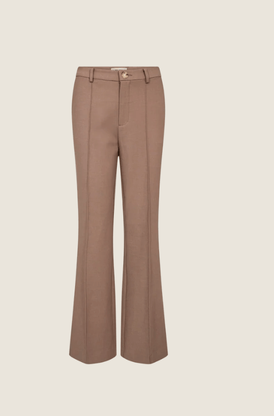 Mos Mosh model wearing a matching taupe brown two-piece suit with a deep V-neck blazer and wide-leg trousers. Flat Image