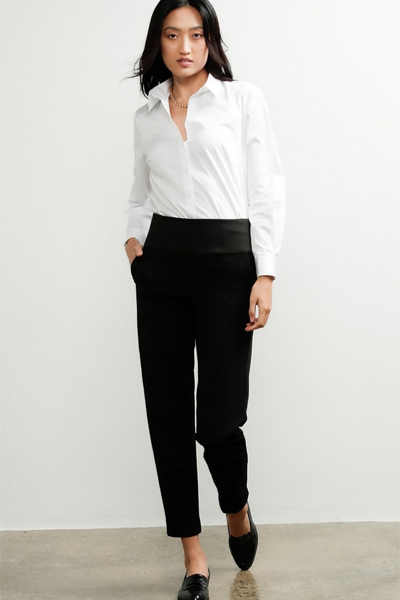 Tapered Leg Pull On Pant - Black